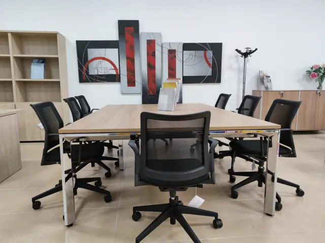 Imagen Conjunto mesa y sillones para sala de reuniones formada por: 2