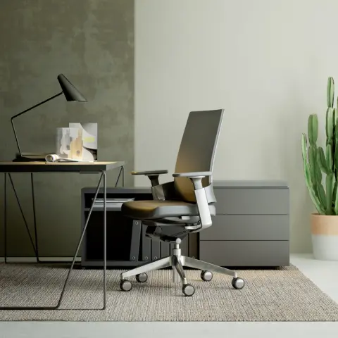 Imagen Silla giratoria 360 con cabezal, respaldo y asiento tapizado en piel. Brazos 4d trasla. 2