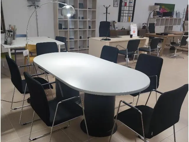 Imagen Mesa de reuniones ovalada 2