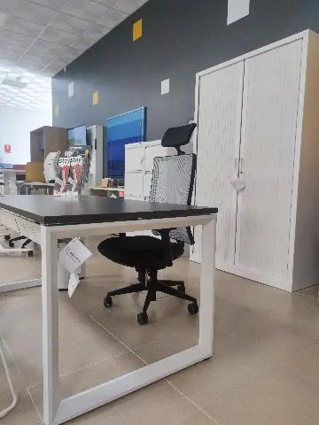 Imagen Conjunto mesa de despacho con sillas  2